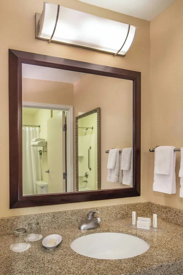 جناح بسرير كينج مع أريكة لذوي الإعاقة، Springhill Suites by Marriott Laredo 2/2