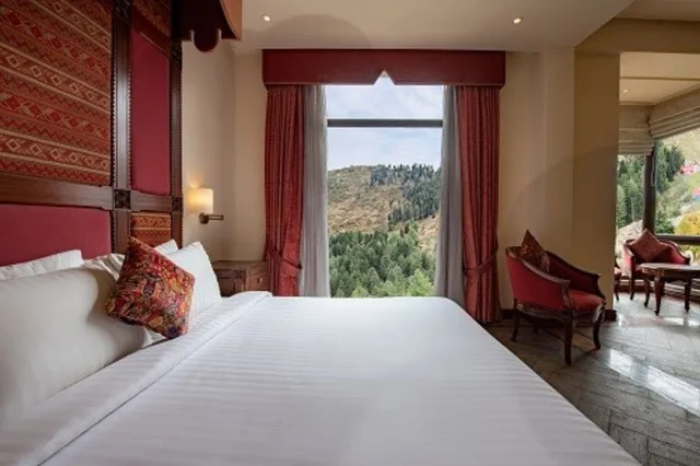غرفة ديلوكس بسرير كينج، Pearl Continental Malam Jabba 1/6