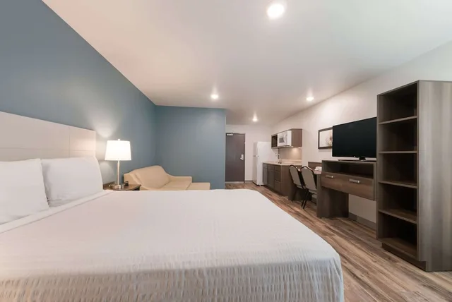 غرفة قياسية بسرير كوين مع أريكة، WoodSpring Suites Philadelphia Northeast 1/1