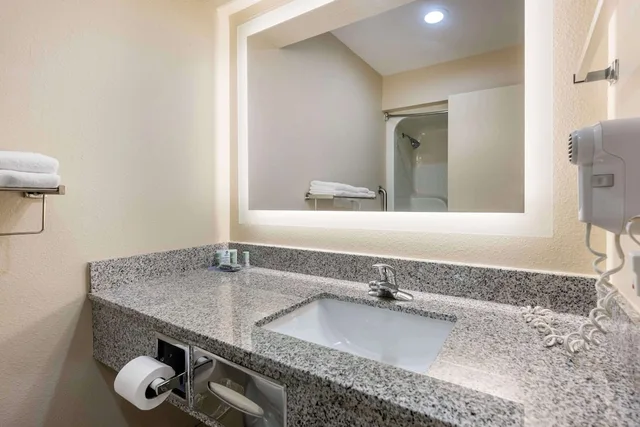 Standard, King and Queen Bed, Best Western Post Inn 3/4