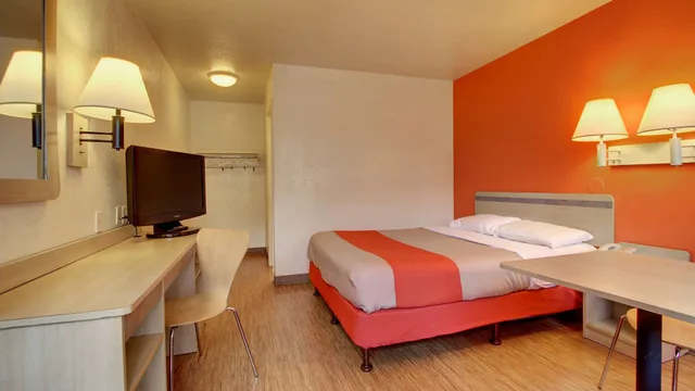 غرفة قياسية بسرير كوين، Motel6 Elizabethtown, KY 5/10