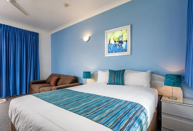 Superior, Queen Bed, Aspley Carsel Motor Inn 1/5