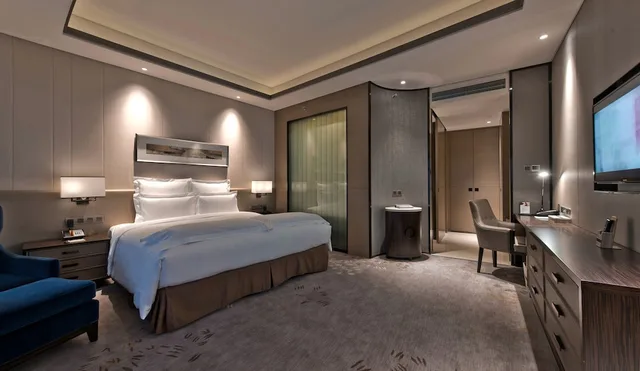 جناح سوبيريور بسرير كينج بإطلالة على المدينة مع دخول صالة النادي، Pullman Shanghai Xuhui (ex Pullman Shanghai South) 4/6