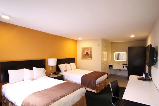 غرفة بسريرين مزدوجين، Ramada By Wyndham Culver City 2/5