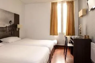 غرفة ثلاثية، Victoria Hotel Paris 1/1