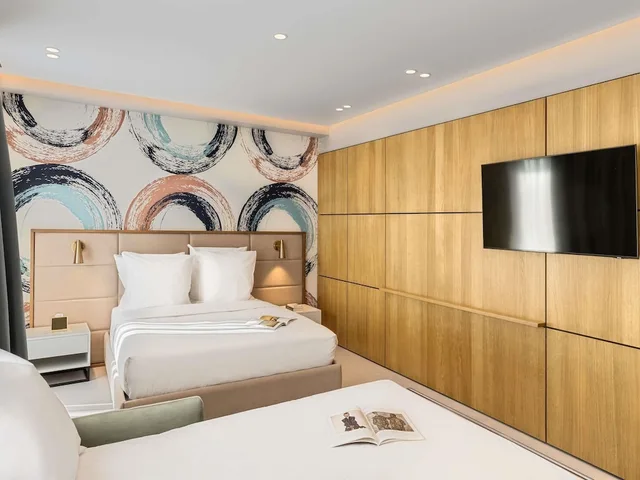 Superior, King Bed, Sofa, Mercure Tirana 1/4