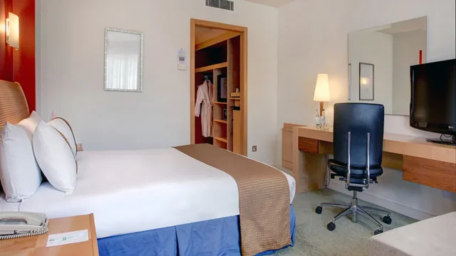 غرفة قياسية بسريرين منفصلين، Holiday Inn Aylesbury 7/10