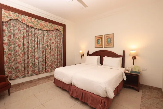 جناح فاخر بسرير مزدوج بإطلالة على المدينة، SAVOY SUITES Noida 2/8