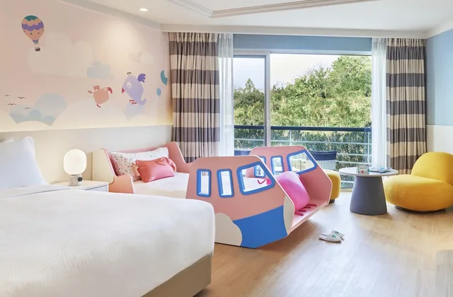 Kids, Deluxe, Family, 1 Queen and 1 Single Bed, Garden View, Grand Josun Jeju 2/4