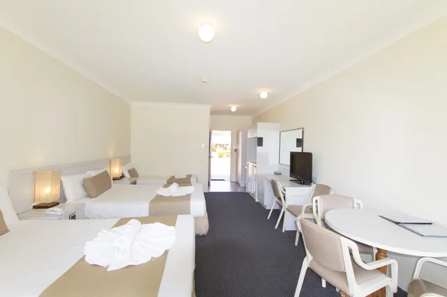 غرفة عائلية بسرير كوين وسرير فردي، ISLAND PALMS MOTOR INN 5/6