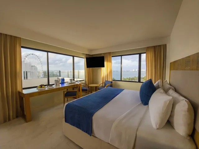 Honeymoon, King Bed, Park Royal Beach Cancun - All Inclusive 1/3