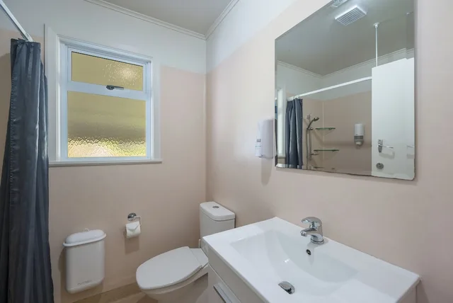 4 Bedrooms, Beach House, 5 Beds, 2 Queen Beds, Sofa, Tahuna Beach Kiwi Holiday Park & Motel 9/10