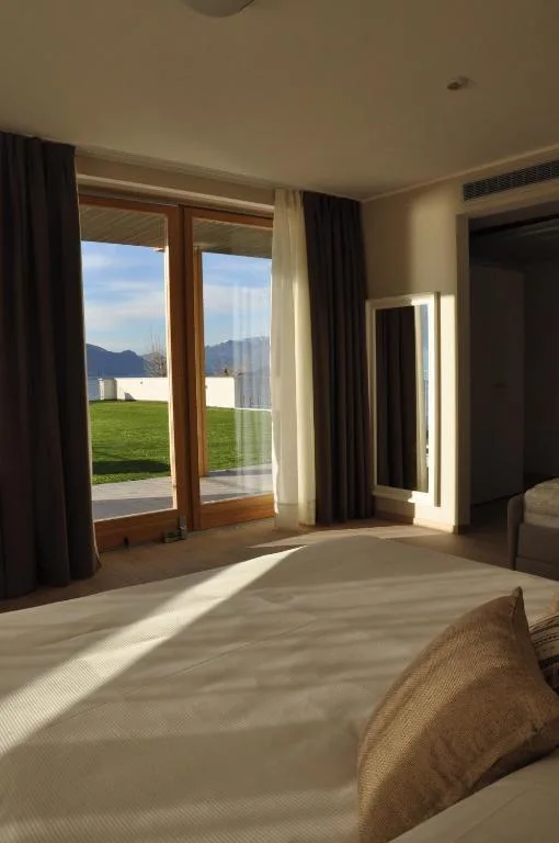 جناح جونيور بإطلالة على البحيرة، Tullio Hotel 5/9