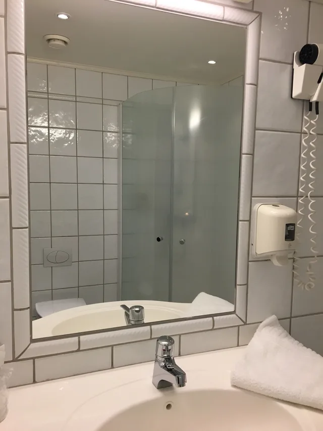 غرفة عائلية بسرير كوين مع أريكة، Klaekken Hotell 6/6