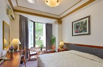 First Class, King and Twin Beds، The Spring Hotel 1/2