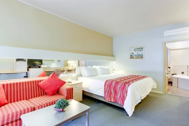 Upgrade, King Bed، Comfort Inn and Suites Lakes Entrance 1/2