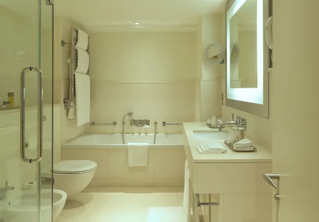 Brown, Suite, King Bed، Browns Hotel, a Rocco Forte Hotel 2/4