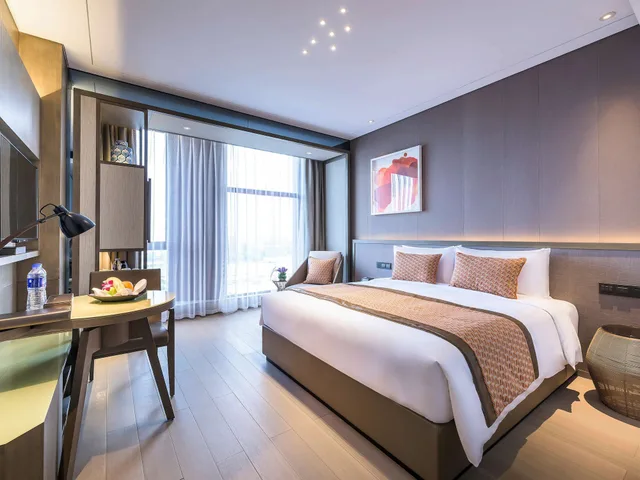 غرفة بريميير بسرير كينج، NOVOTEL SHANGHAI CLOVER 1/7