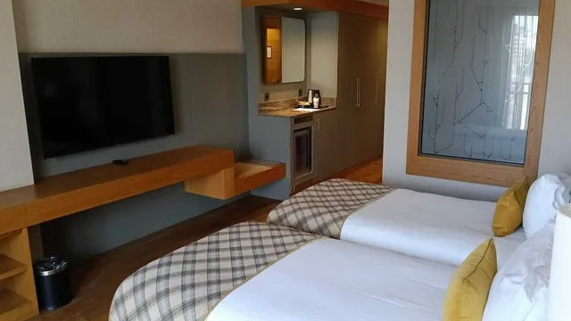 غرفة بسريرين منفصلين، Ramada Adana 2/3