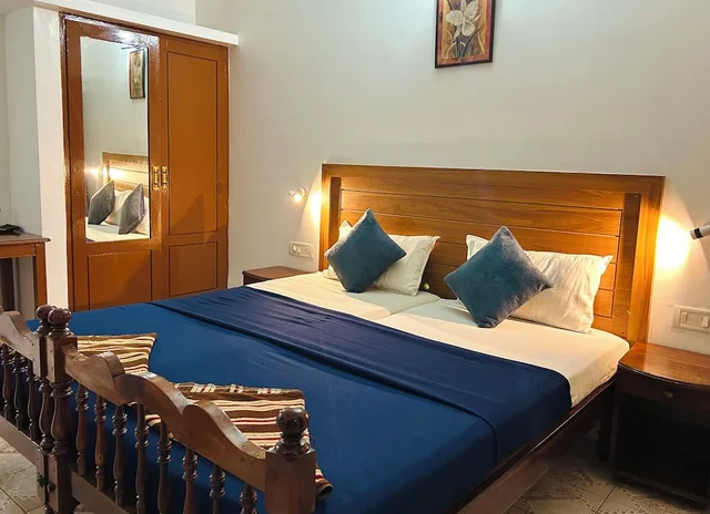 غرفة ديلوكس بسرير كوين بإطلالة جزئية على البحر، HOTEL SEA VIEW PALACE 1/10