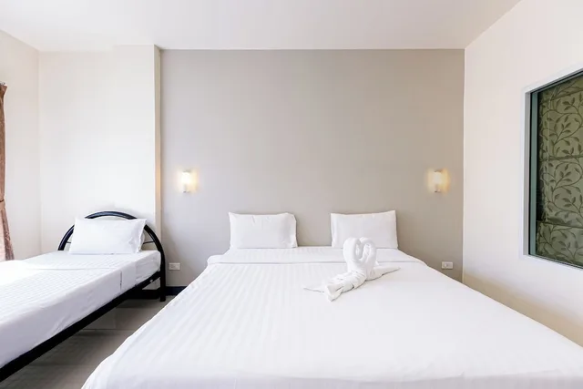 غرفة عائلية بسرير كينج وسرير فردي، Panwalee Hotel 4/8