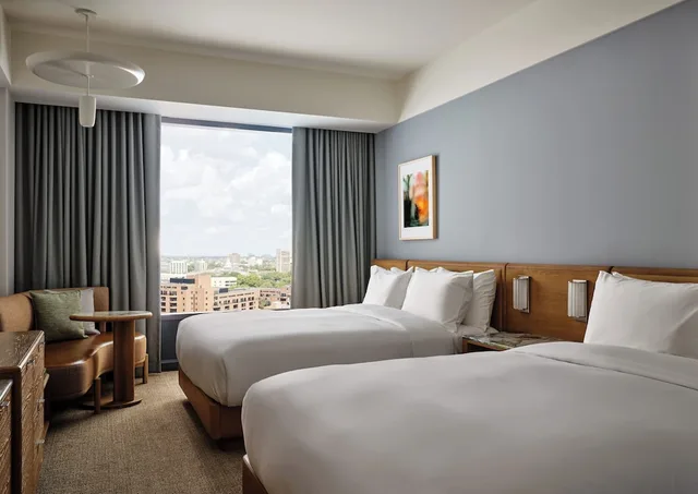 غرفة بسريرين كوين لذوي الإعاقة، The Atlas Hotel 1/5