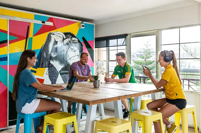 Mixed Dorm, 12 Beds, Shared Bathroom، Mad Monkey Coogee Beach Hostel 1/2