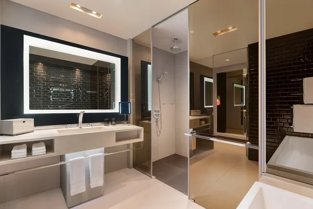 غرفة بريميير ركنية بسريرين كوين، W Bangkok Hotel 5/5