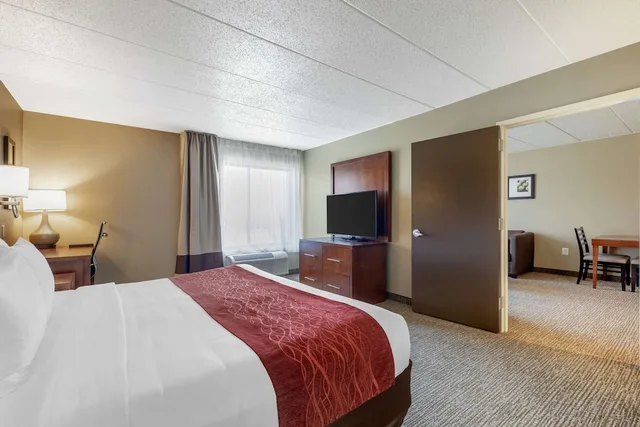 جناح بسرير كينج مع أريكة لذوي الإعاقة، Comfort Inn and Suites Aberdeen Near Apg 1/9