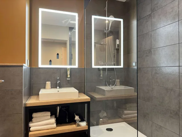 Court, Family, Apartment, Queen Bed, Sofa, Kitchenette، Best Western Hotel Coeur de Maurienne 6/6