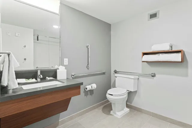 Room, King Bed, Sofa, Accessible, Courtyard By Marriott Columbus 10/10
