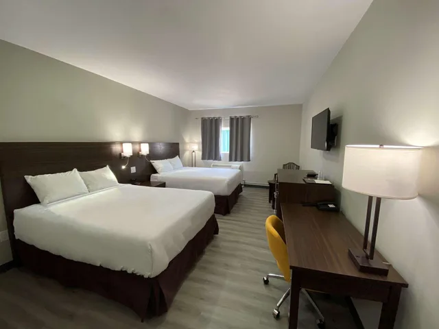 غرفة بسريرين كوين، Econo Lodge Cochrane ON 1/2