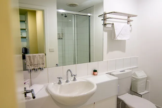 Miami, Quadruple, King and Twin Beds, Miami Hotel Melbourne 3/3