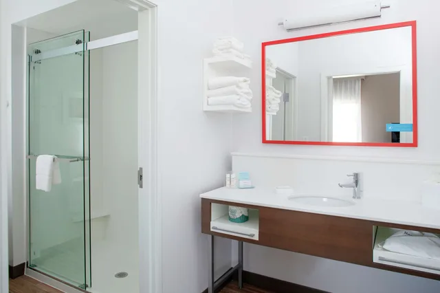 غرفة بسرير كينج مع أريكة لذوي الإعاقة، Hampton Inn Suites Overland Park South Ks 3/4