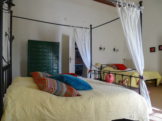 غرفة رباعية بسرير كينج وسرير كوين بإطلالة على الحديقة، Clos Saint-Pierre De Fraisse 1/3