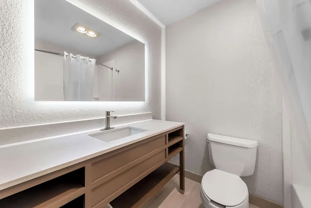جناح بسريرين كوين مع أريكة، Comfort Suites Stevens Point 3/3