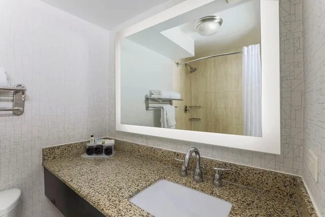 غرفة بريميوم بسريرين كوين، Holiday Inn Express & Suites Downtown Fort Worth 5/5