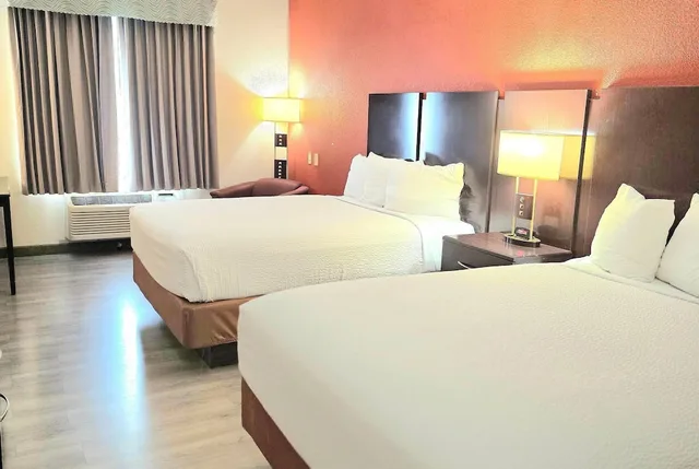 غرفة بسريرين كوين، Ramada By Wyndham South Waco 2/5