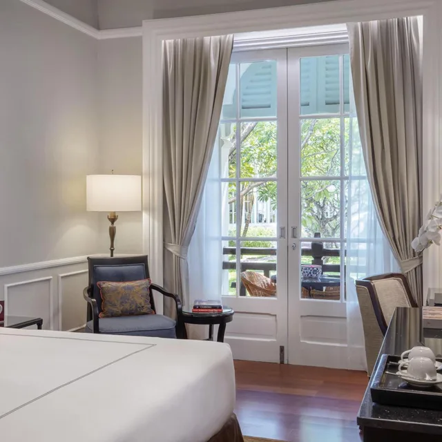 State, King Bed, Garden View, Raffles Hotel Le Royal 5/10