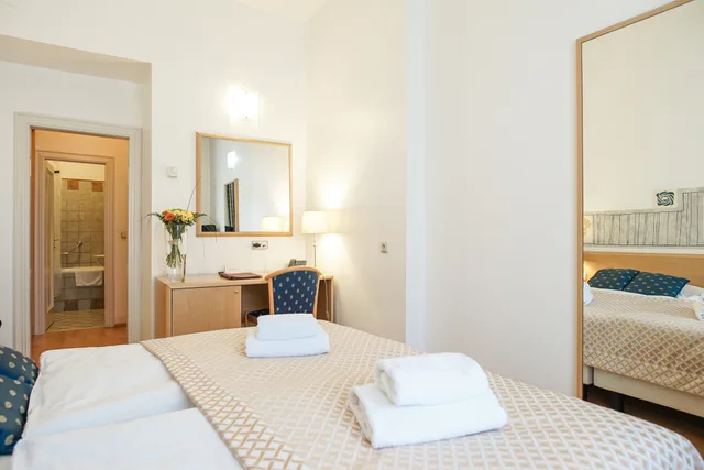 Standard DBL or TW Room، Hotel Tivoli 1/5