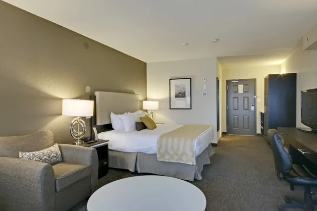 Coast, Superior, King Bed, Valley View, Coast Kamloops Hotel And Conference Centre 4/4