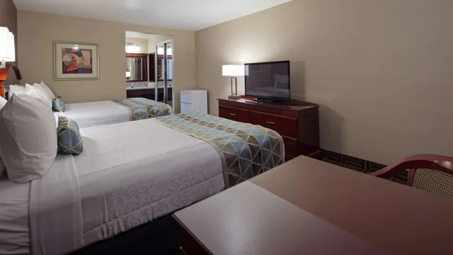 غرفة بسريرين كوين، Best Western Pasadena Inn 1/3