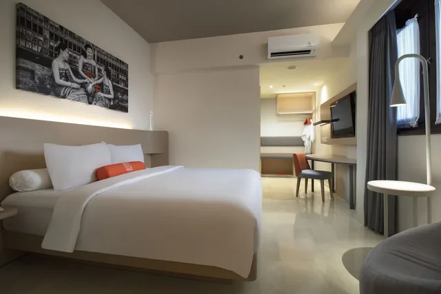Harris, Suite, Double Bed, HARRIS Hotel Kuta Tuban 1/5