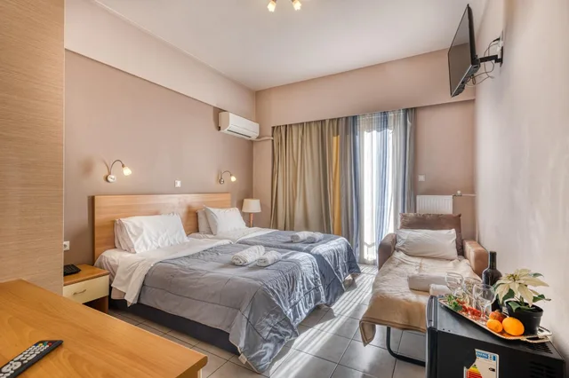 غرفة ثلاثية، Diros Hotel 10/10