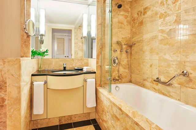 جناح تنفيذي بسرير كينج، Sheraton Grand Warsaw 3/3