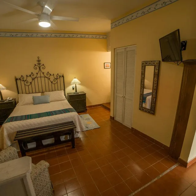 Room, Queen Bed, Villa Mirasol Hotel 2/6