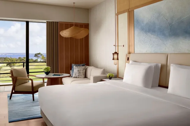 غرفة ديلوكس بسريرين مزدوجين بإطلالة على البحر بشرفة، The Ritz Carlton Okinawa 3/10