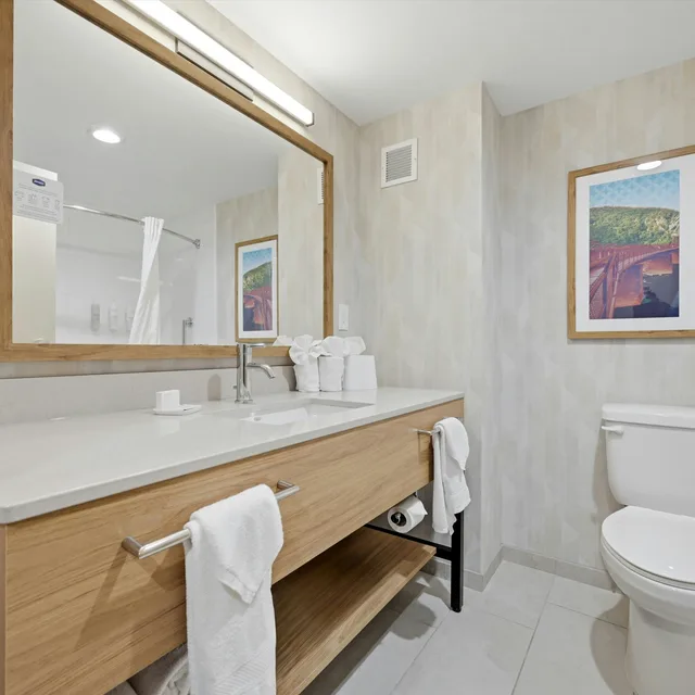 Room, King Bed, Peloton، Hampton Inn Martinsburg South-Inwood 7/10