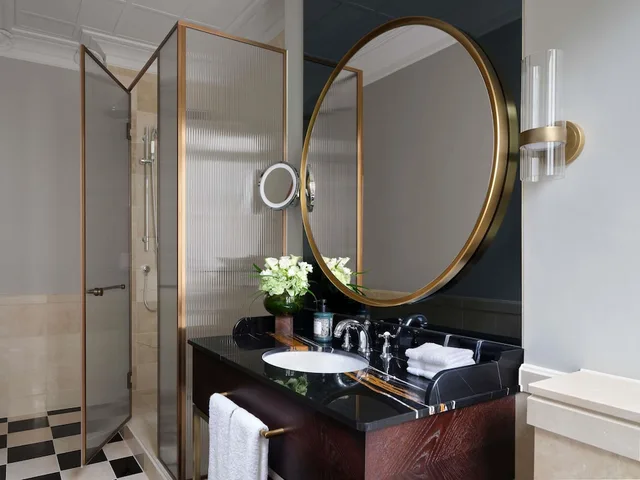 غرفة سوبيريور بسرير كوين، The Savoy Hotel 9/10