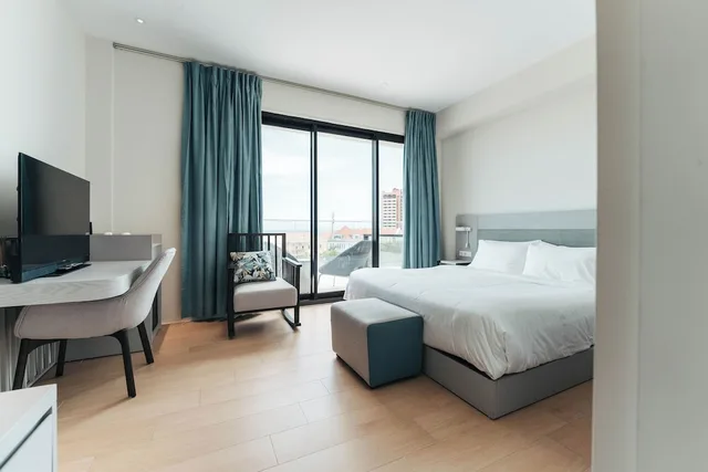 جناح استوديو ديلوكس بسرير كينج بإطلالة على البحر بشرفة، Elements Hotel & Shops 3/7